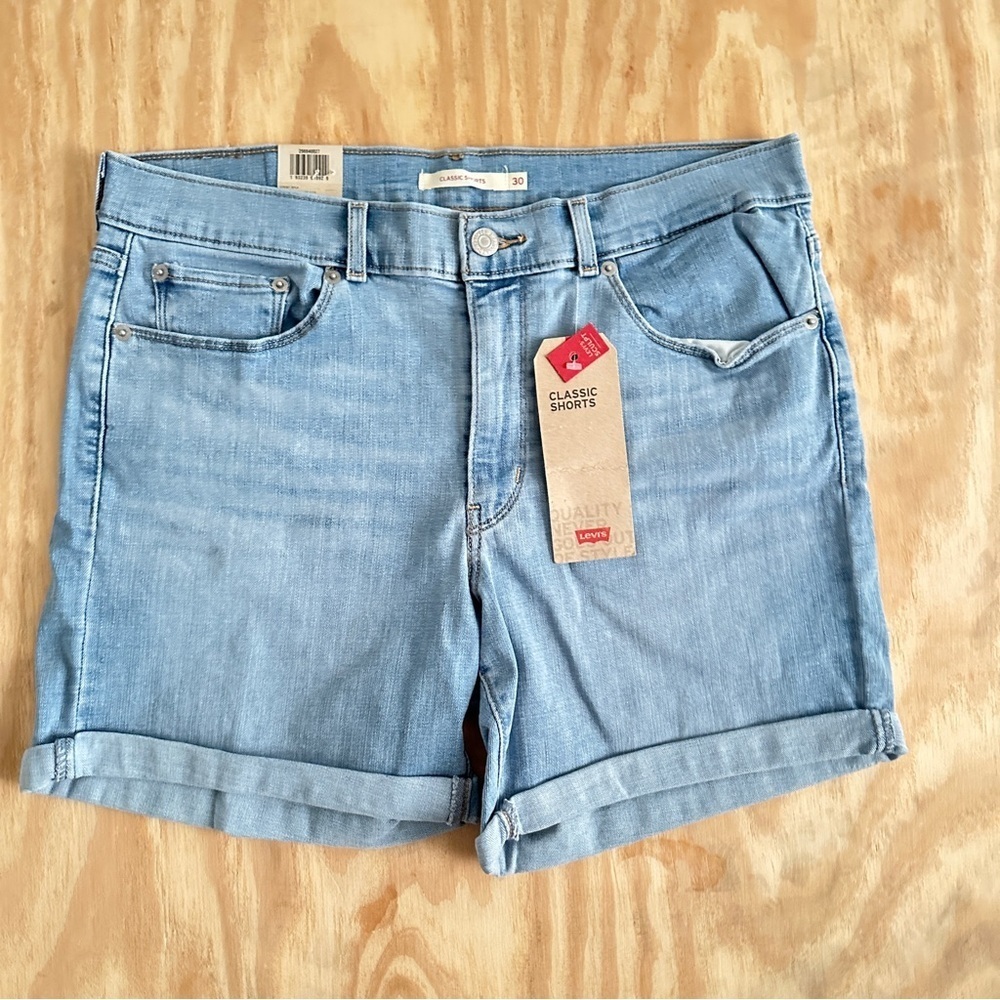 👉Levi's Mid Rise Easy Through Hip & Thigh Women'sLight Blue Denim Classic Shorts
